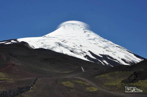 Alto nas encostas do vulcão Osorno, já bem próximos da linha de neve, na região de Puerto Varas, no sul do Chile